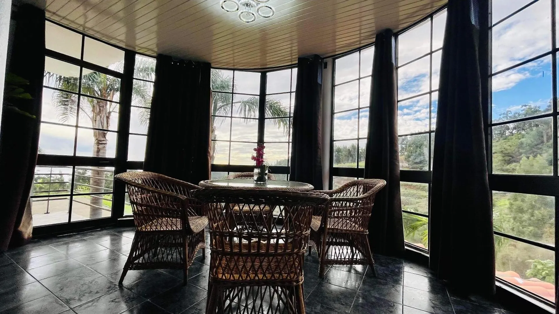 Hollywood Villa Campanário