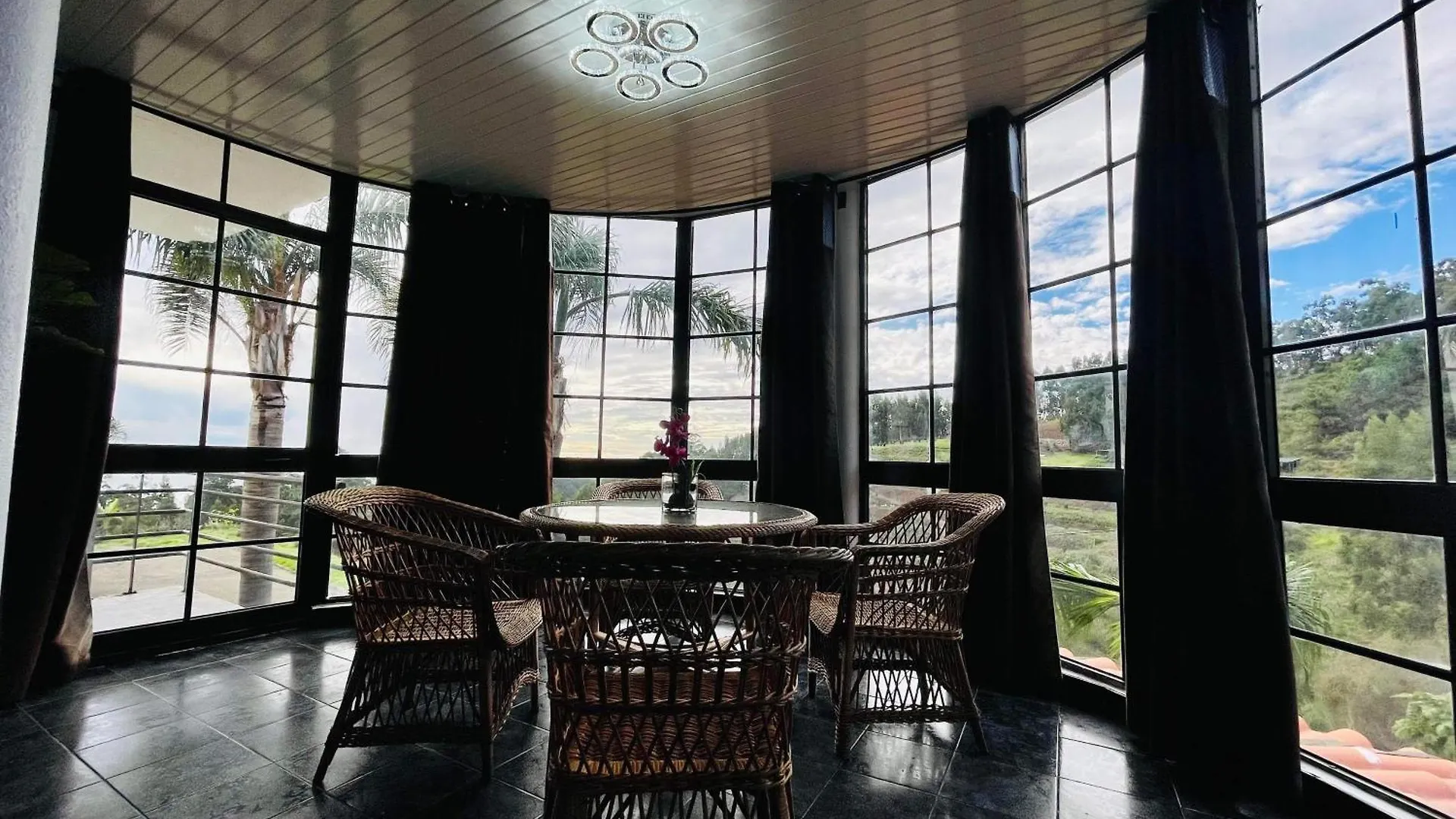 Hollywood Villa Campanário